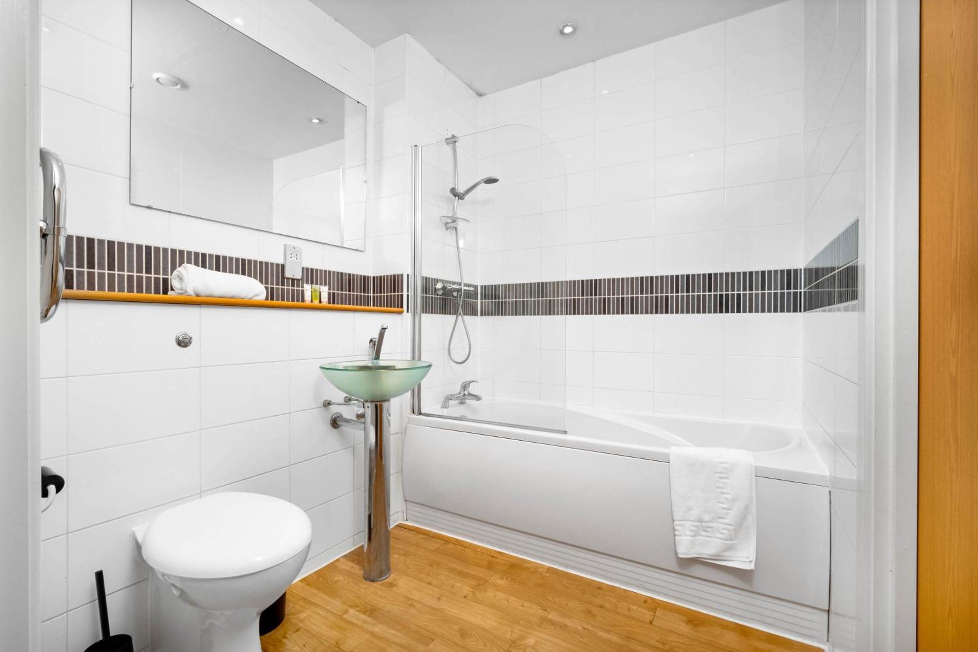 Centre - Balcony - Wifi & Netflix 116u Apartment *